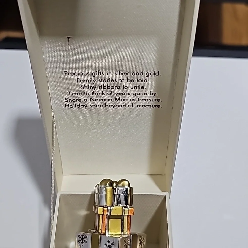NEW Vintage Neiman Marcus Gift Box Wine Bottle Stopper - Never Used